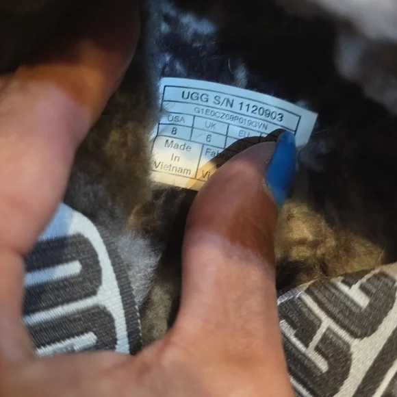 Ugg Slippers - Picture 2 of 4